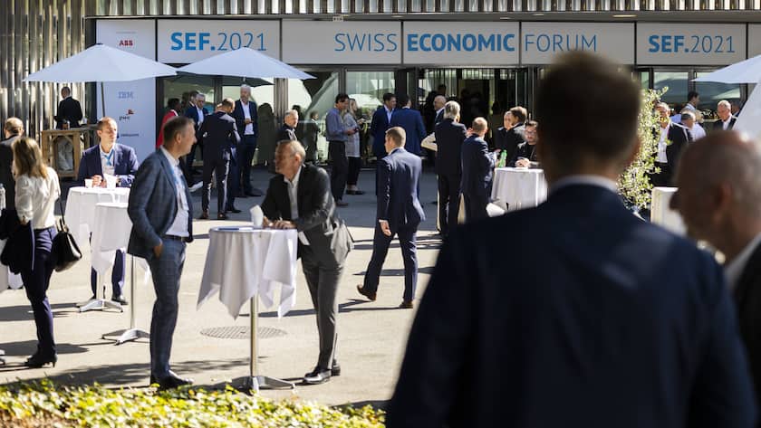 SEF participants discuss during the Swiss Economic Forum SEF in Interlaken, Switzerland, Thursday, September 2, 2021. (KEYSTONE/Peter Klaunzer)