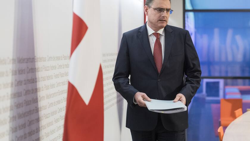 Corona-Krise beschert der Nationalbank einen Riesenverlust Thomas Jordan, chairman of the governing board of the Swiss National Bank, arrives to a media brief about the latest economic measures to fight the Covid-19 Coronavirus pandemic, on Wednesday, March 25, 2020 in Bern, Switzerland. (KEYSTONE/Alessandro della Valle)