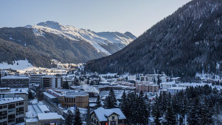 View of Davos with congress center (center) prior the 50th annual meeting of the World Economic Forum, WEF, in Davos, Switzerland, Monday, January 20, 2020. The meeting brings together entrepreneurs, scientists, corporate and political leaders in Davos from January 21 to 24. (KEYSTONE/Gian Ehrenzeller)