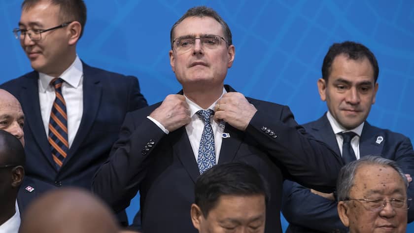 epa07934543 Swiss National Bank Chairman Thomas Jordan adjusts his tie while posing for a group photo of the International Monetary Fund Governors during the IMF World Bank Annual Meetings in Washington, DC, USA, 19 October 2019. EPA/ERIK S. LESSER