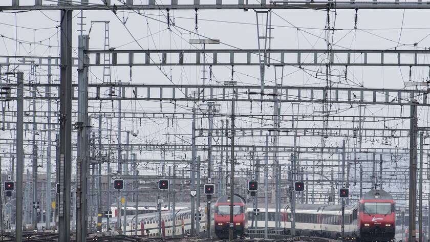 Zuege schlaengeln sich ueber die Gleise anlaesslich einer Medienkonferenz zum Thema "SBB Strategie 2020 und aktuelle Innovationsprojekte"