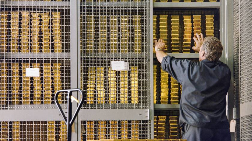 Gold im Tresor der Schweizerischen Nationalbank, aufgenommen am 21. Februar 2001 in Bern. (KEYSTONE/Martin Ruetschi)