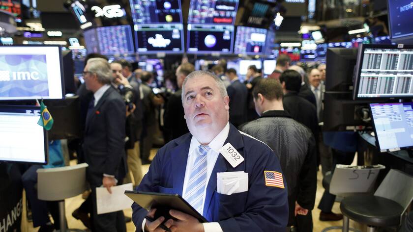epaselect epa08289381 A trader looks at the Dow Jones industrial average on the floor of the New York Stock Exchange in New York, New York, USA, on 12 March 2020. Stocks around the world continued to lose value as investors react to the economic impact of the coronavirus spread, which the World Health Organization has now labeled a pandemic. EPA/JUSTIN LANE