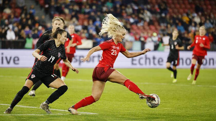 Alisha Lehmann trocknet in der WM-Quali eine Kroatin ab.