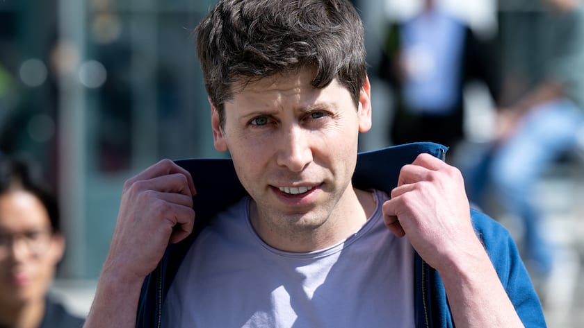 ARCHIV - 25.05.2023, Bayern, München: Sam Altman, damaliger und neuer Geschäftsführer (CEO) von OpenAI und Erfinder der KI-Software ChatGPT, kommt an der Technische Universität München (TUM) zu einer Podiumsdiskussion. Nach fünf Tagen Führungschaos beim ChatGPT-Entwickler OpenAI kehrt der herausgedrängte Chef Altman wieder an die Spitze zurück. (zu dpa «ChatGPT-Entwickler OpenAI holt gefeuerten Chef zurück») Foto: Sven Hoppe/dpa +++ dpa-Bildfunk +++ (KEYSTONE/DPA/Sven Hoppe)