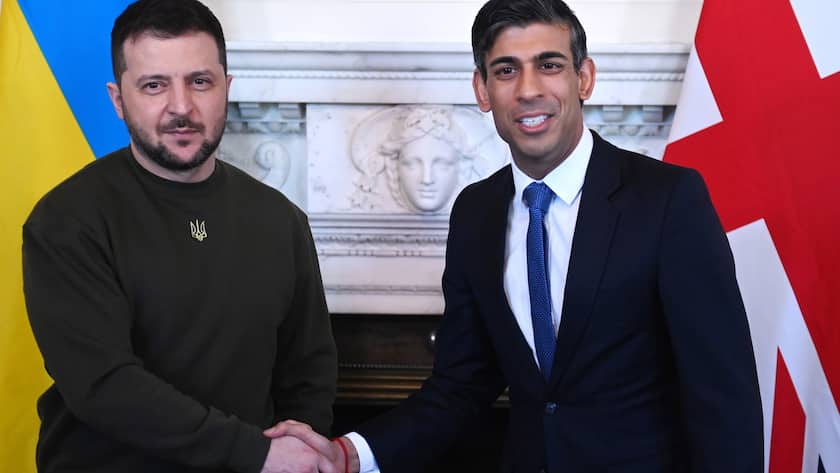 British Prime Minister Rishi Sunak (R) welcomes Ukraine President Volodymyr Zelensky (L) to 10 Downing Street in London, Britain, 08 February 2023. Zelensky is making his first visit to the UK since the start of the Russian invasion of Ukraine.
