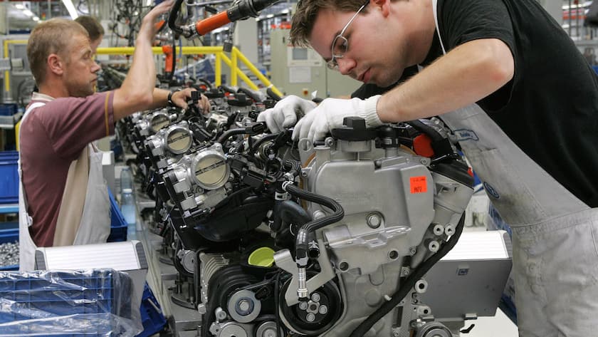 Im Motorenwerk von VW