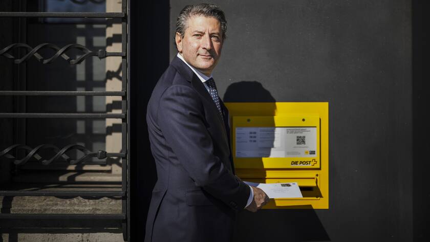 Der Post-Chef wirft A-Post in einen Briefkasten: Roberto Cirillo expandiert im Rahmen des gesetzlich Möglichen.