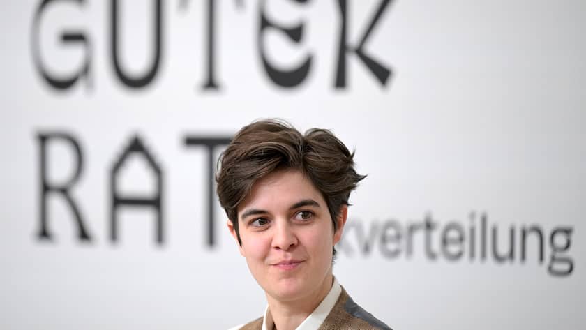 ABD0014_20240109 - WIEN - ÖSTERREICH: Millionen-Erbin Marlene Engelhorn im Rahmen einer PK mit? dem Titel Projekt 'Guter Rat für Rückverteilung'" am Dienstag, 9. Jänner 2024, in Wien. - FOTO: APA/ROLAND SCHLAGER