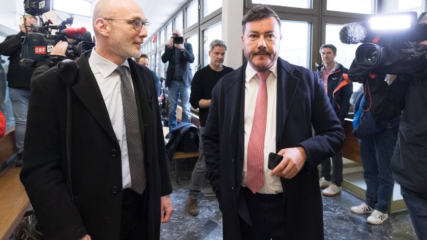 ABD0033_20240424 - INNSBRUCK - ÖSTERREICH: Anwalt Georg Eckert, Rene Benko am Mittwoch 24. April 2024 während der Signa - Prüfungstagsatzung im Konkursverfahren gegen Signa-Gründer Rene Benko in Innsbruck. - FOTO: APA/EXPA/JOHANN GRODER