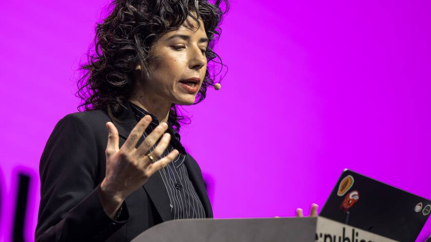 05.06.2023, Berlin: Meredith Whittaker, Präsidentin der gemeinnützigen Signal-Stiftung, spricht bei der Digital-Konferenz «Republica» auf der Bühne. Das Festival für die digitale Gesellschaft dauert vom 05. Juni bis 07. Juni 2023. Foto: Monika Skolimowska/dpa +++ dpa-Bildfunk +++ (KEYSTONE/DPA/Monika Skolimowska)