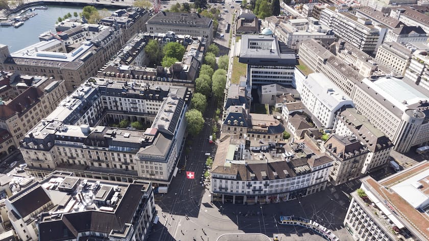 Drone image of Paradeplatz square with the tram stop "Paradeplatz", bottom center, Bahnhofstrasse, center, lake Zurich, top, and the mouth of the Limmat river, left, in Zurich, Switzerland, on April 25, 2019. (KEYSTONE/Gaetan Bally)Drohnenaufnahme vom Paradeplatz mit Tramstation der "Paradeplatz", Mitte unten, der Bahnhofstrasse, Mitte, dem Zuerichsee, oben, und der Muendung der Limmat, am 25. April 2019 in Zuerich. (KEYSTONE/Gaetan Bally)