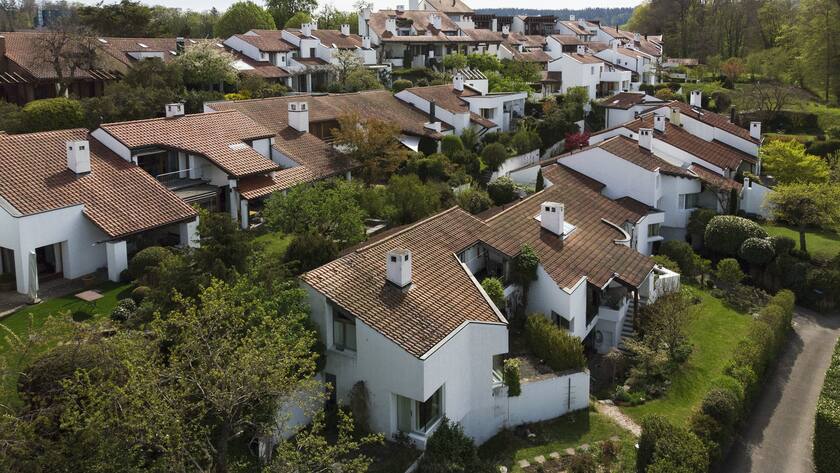 Die genosschenschaftliche Ueberbauung Seldwyla im Sueden von Zumikon.