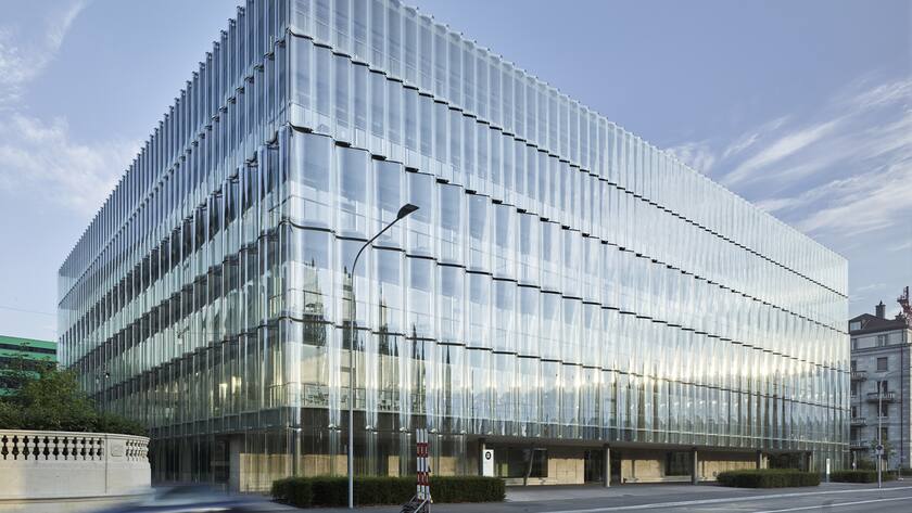 Exterior view of the building Swiss Re Next, the main building of reinsurance company Swiss Re in Zurich, Switzerland, pictured on May 29, 2018. Swiss Re Next by architectural firm Diener and Diener was completed in 2017 and the reinsurance company is planning more new buildings as well as renovations of its existing buildings for its corporate headquarters "Campus Mythenquai", thus centralizing its offices for all of Switzerlands Swiss Re employees. (KEYSTONE/Christian Beutler)