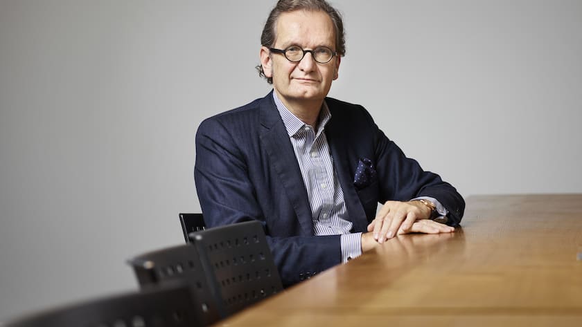 Portrait Walter Oberhaensli, CEO and delegate of the board of directors of the Zur Rose Group AG, taken at the online pharmacy's headquarters in Frauenfeld, Switzerland, on December 7, 2016. (KEYSTONE/Christian Beutler)Walter Oberhaensli, CEO und Delegierter des Verwaltungsrates der Zur Rose Group AG, portraitiert am 7. Dezember 2016 am Hauptsitz der Online-Apotheke in Frauenfeld. (KEYSTONE/Christian Beutler)