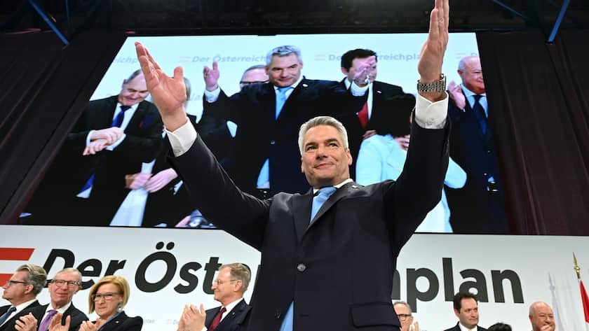 ABD0346_20240126 - WELS - ÖSTERREICH: Bundeskanzler und ÖVP-Bundesparteiobmann Karl Nehammer am Freitag, 26. Jänner 2024, im Rahmen der ÖVP-Präsentation des "Österreichplans" in Wels. - FOTO: APA/HELMUT FOHRINGER