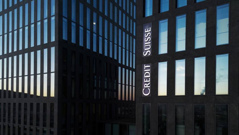 Das Logo der Schweizer Bank Credit Suisse an einem Gebaeude der Bank in Zuerich Oerlikon, aufgenommen mit einer Drohne am Mittwoch, 23. November 2022 in Zuerich.