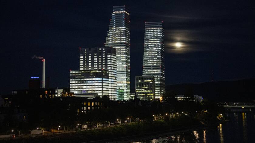 Roche hat im vergangenen Jahr den Umsatz leicht gesteigert, aber weniger Gewinn erzielt. Grund dafür ist die nachlassende Coronapandemie.