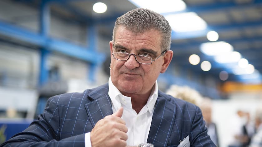 Peter Spuhler, Verwaltungsratspraesident und Group CEO ad interim von Stadler Rail, aufgenommen beim Roll-out des "Flirt" Zuges von Stadler Rail fuer die BLS AG, aufgenommen am Mittwoch, 9. September 2020, in Erlen. Stadler Rail liefert 58 Triebzuege an die BLS. (KEYSTONE/Gian Ehrenzeller)