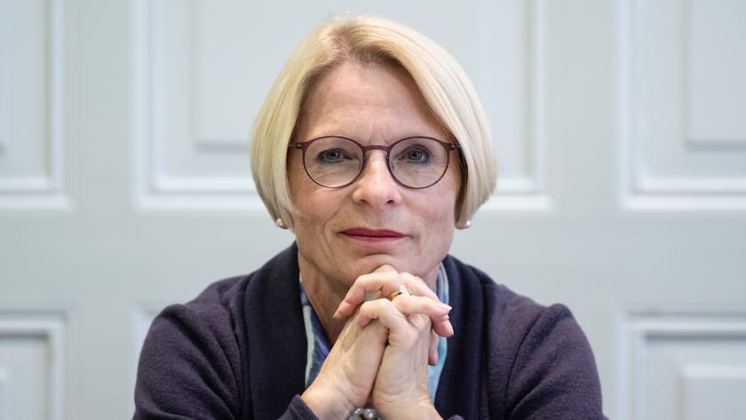 Livia Leu, Staatssekretaerin des EDA, spricht an einem Point de Presse zu den bevorstehenden 5. Sondierungsgespraechen zwischen der Schweiz und der EU in Bruessel, am Dienstag, 11. Oktober 2022, in Bern. (KEYSTONE/Peter Schneider)