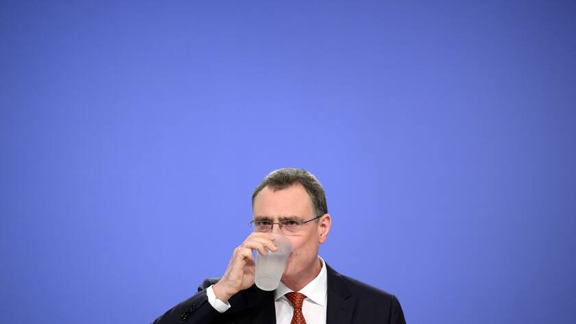 Swiss National Bank's (SNB) Chairman of the Governing Board Thomas Jordan, drink Water during a semi-annual conference of Swiss National Bank (SNB BNS), in Bern, Switzerland, Thursday, June 16, 2022. (KEYSTONE/Anthony Anex)