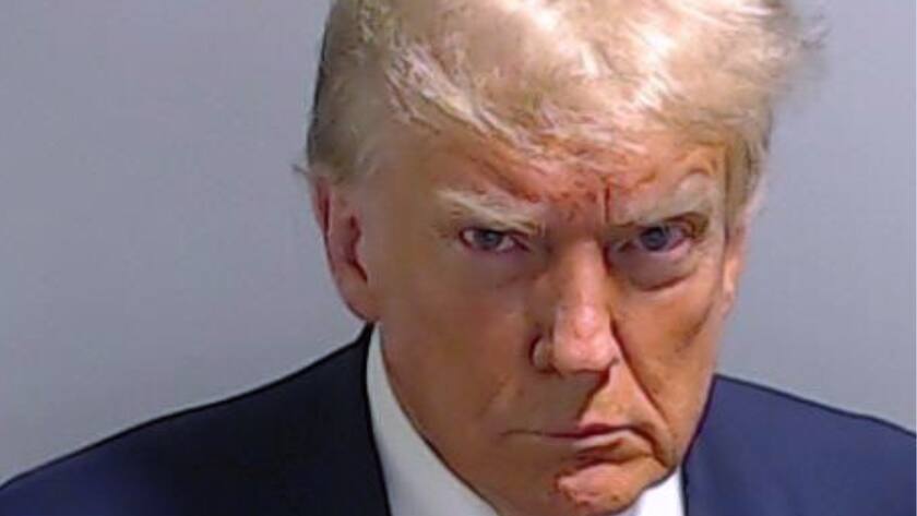 Donald Trumps Polizeifoto, das der Ex-Präsident auch auf X postete.