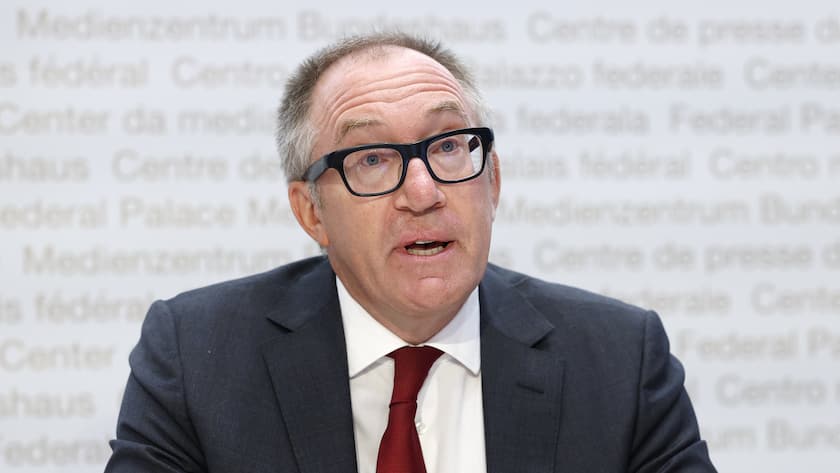 Michel Matter, GLP-GE, spricht waehrend einer Medienkonferenz zur AHV-Reform AHV 21, am Freitag, 26. August 2022 in Bern. Am 25. September kommt die AHV 21 zur Abstimmung. Die AHV-Reform beinhaltet eine Erhoehung des Rentenalters der Frauen von 64 auf 65 Jahre. (KEYSTONE/Peter Klaunzer)