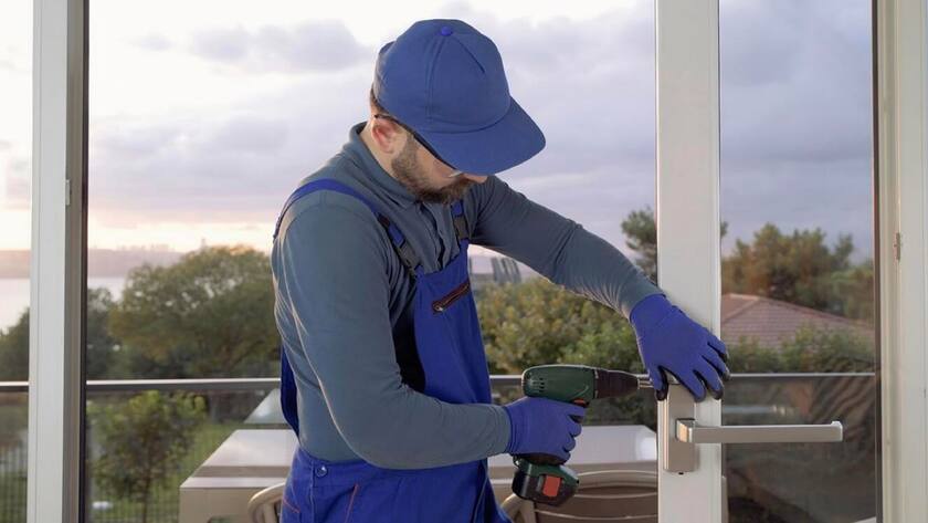 Zugangssysteme: Der Austausch von traditionellen Schliesssystemen durch digitale Lösungen kann die Sicherheit verbessern.