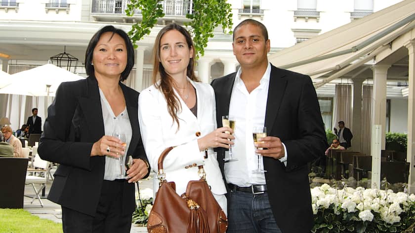 Lavinia Jacobs (Mitte) und Ehemann Grant Priem mit Hoteliers-Gattin Gigi Kracht an einem Event im Garten der Zürcher Luxusherberge Baur au Lac im Jahr 2009.