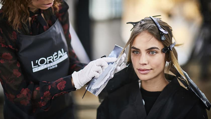 L'Oreal lanciert einen umfassende Plan zur Unterstuetzung des Friseurgewerbes in der Schweiz, um die Auswirkungen der Covid-19-Krise abzumildern. // Weiterer Text ueber ots und www.presseportal.ch/de/nr/100051682 (PPR/obs/L'Oreal Suisse SA/Thibault Desplats / L'Oreal)