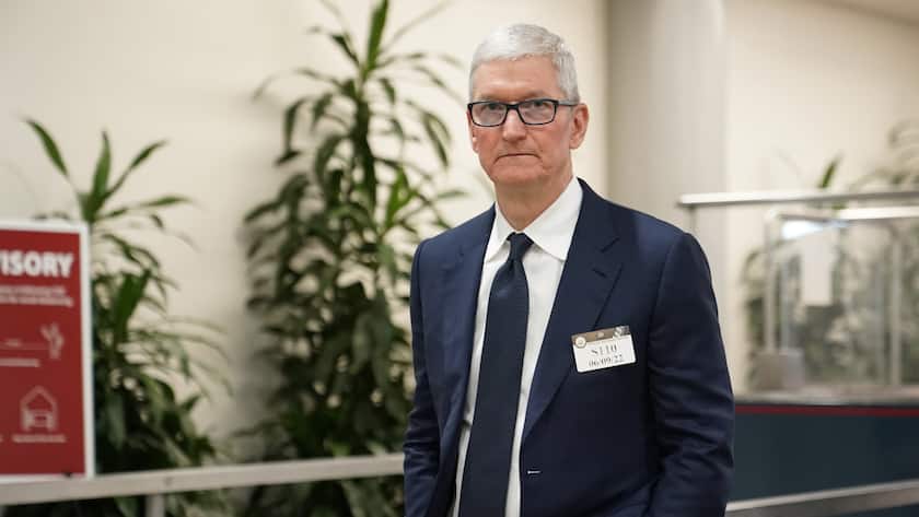 Apple-CEO Tim Cook fährt im kommenden Jahr als Reaktion auf einen möglichen Wirtschaftsabschwung die Neueinstellungen und Investitionen runter.