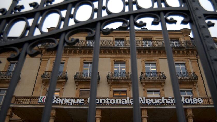 Le siege de la direction de la banque cantonale neuchateloise BCN, par le biais de M. Willy Schaer president du conseil d'administration et M. Pierre Godet directeur general, a presente a la presse le rapport de gestion 2002, ce mercredi 19 fevrier 2003 a Neuchatel. (KEYSTONE/Sandro Campardo)