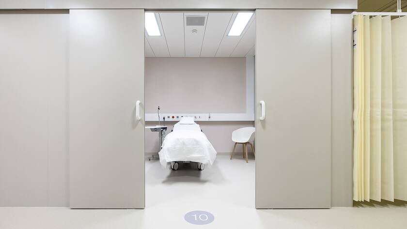 Einblick in einen Behandlungsraum im neuen ambulanten Zentrum des Stadtspital Zuerich an der Europaalle anlaesslich einer Medienbesichtigung am Donnerstag, 19. Januar 2023 in Zuerich. Der auf ambulante Medizin ausgerichtete Standort des Stadtspitals Zuerich wird im Februar 2023 in Betrieb genommen werden.