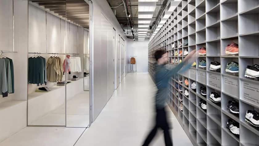 An der «magischen Wand» im Londoner Flagship-Store von On findet die Kundschaft alle Schuhmodelle in den verschiedenen Grössen.