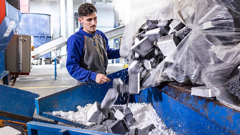 Das EPS trifft bei swisspor in Boswil ein. Letztes Jahr wurden hier ganze 901 Tonnen rezykliert