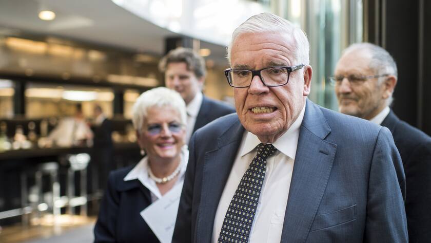 Klaus-Michael Kuehne, Praesident der Kuehne-Stiftung, anlaesslich einer Medienkonferenz zur Rettung der Hochgebirgsklinik Davos am Donnerstag, 8. Mai in Zuerich. (KEYSTONE/Ennio Leanza)