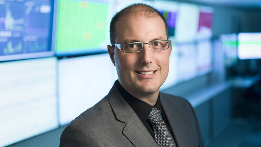 Automechaniker zu Cyberprofis Portrait of Florian Schuetz, Federal Delegate for Cyber Security, taken at the Operation Control Center (OCC) of the Federal Office of Information Technology and Telecommunications (FOIT) in Bern, Switzerland, on September 9, 2019. (KEYSTONE/Gaetan Bally)Florian Schuetz, Delegierter des Bundes fuer Cyber-Sicherheit, portraitiert im Operation Control Center (OCC) des Bundesamts fuer Informatik und Telekommunikation (BIT) am 9. September 2019 in Bern. (KEYSTONE/Gaetan Bally)