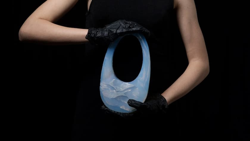 Die Coperni Air Swipe besteht zu 99 Prozent aus Luft und zu 1 Prozent aus Plastik. Gewicht: 33 Gramm.