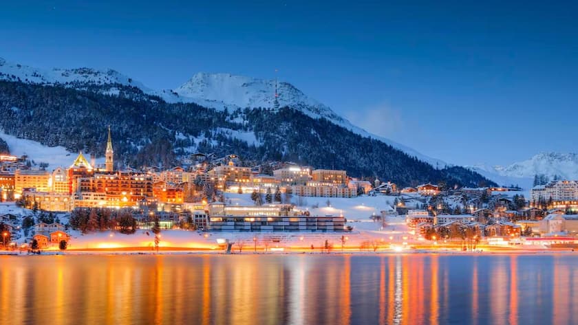 Blick auf St. Moritz: Der mondäne Kurort ist bei Käuferinnen und Käufern von Luxusimmobilien gefragt.