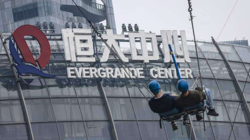 Geld muss her: Evergrande-Gründer springt mit eigenem Vermögen ein Sicht auf die Fassade des Evergrande Centers in Shanghai.