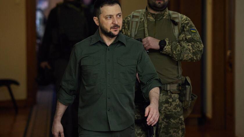 epa09907893 A handout photo made available by the Ukrainian Presidential Press Service on 25 April 2022 shows Ukrainian President Volodymyr Zelensky (C) arriving for a meeting with US Secretary of State Blinken and Secretary of Defense Austin in Kyiv (Kiev), Ukraine, 24 April 2022. EPA/UKRAINIAN PRESIDENTIAL PRESS SERVICE HANDOUT -- MANDATORY CREDIT: UKRAINIAN PRESIDENTIAL PRESS SERVICE -- HANDOUT EDITORIAL USE ONLY/NO SALES