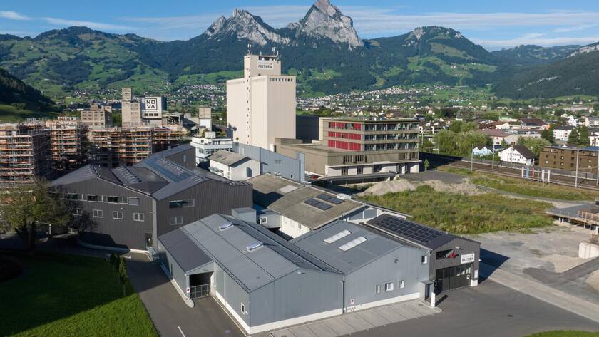 Hauptquartier: Blick auf den Sitz der Reismühle Nutrex in Brunnen mit dem neuen Gebäude für die Essigproduktion.