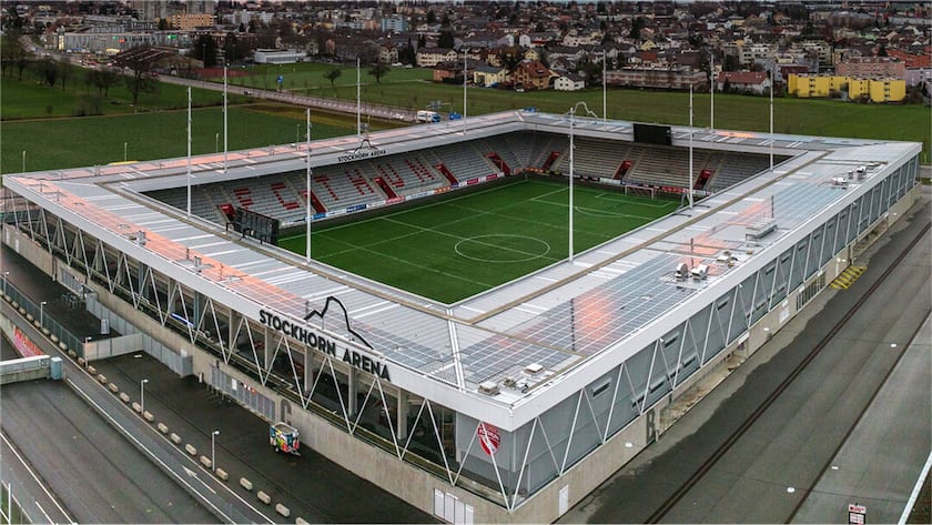 Blick auf Fussballstadion