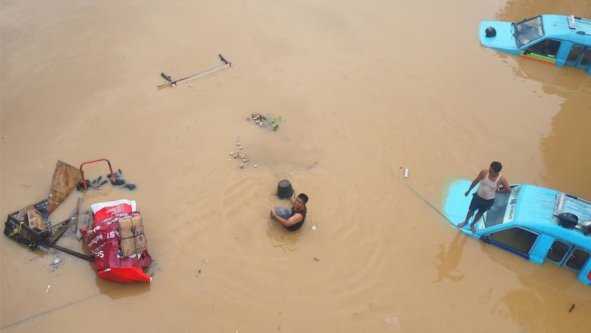 Menschen in überschwemmten Gebieten