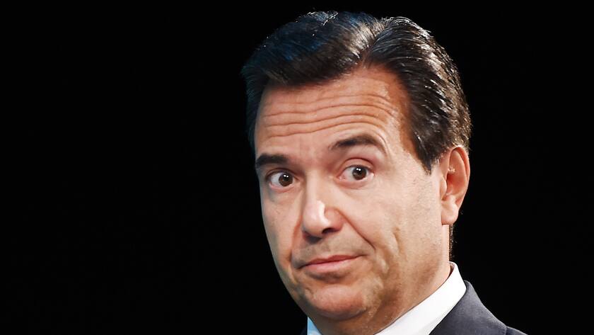 Credit-Suisse-Präsident António Horta-Osório hält sich nicht an Corona-Regel epa04965717 Group Chief Executive of Lloyds Banking Group Antonio Horta-Osorio speaks at the Institute of Directors annual convention at the Royal Albert Hall in London, Britain, 06 October 2015. EPA/ANDY RAIN