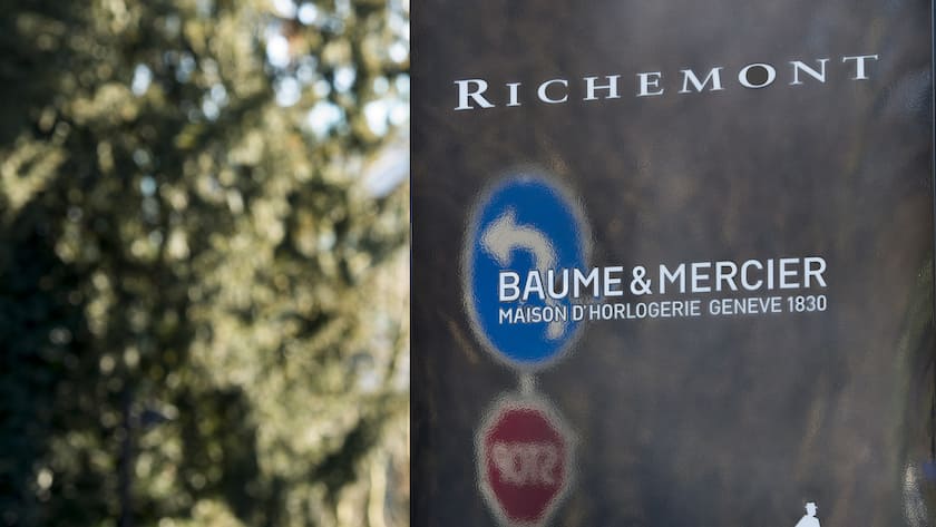Les logos des societes Richemont et Baume et Mercier photographies, ce dimanche 21 fevirier 2016 a Bellevue pres de Geneve. (KEYSTONE/Martial Trezzini).