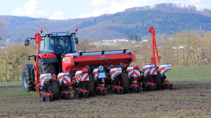 Die Einzelkornsämaschine Maxima zeichnet sich durch hohe Zuverlässigkeit, Einsatzsicherheit und Stabilität sowie Genauigkeit bei der Saatablage aus