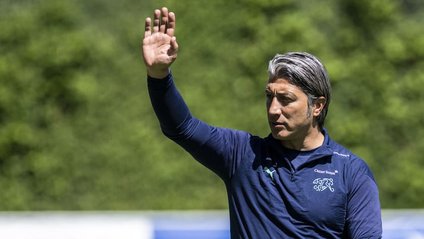 Switzerland's head coach Murat Yakin looking at his players during public training session of the Switzerland's national soccer team, after the UEFA Nations League group A2 soccer match between Switzerland and Spain, Switzerland, Friday, June 10, 2022 at the Stade des Arberes in Meyrin near Geneva. (KEYSTONE/Martial Trezzini)