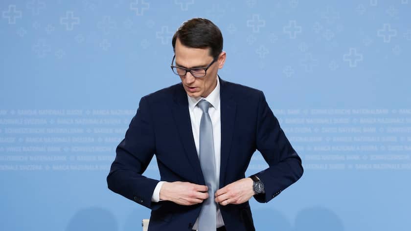 Martin Schlegel, Chairman of the Governing Board of the Swiss National Bank (SNB) leaves the podium after a press conference of the Swiss National Bank (SNB BNS) on the key interest rate, in Bern, Switzerland, Thursday, December 11, 2025. (KEYSTONE/Peter Klaunzer)