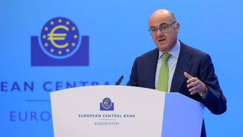 Luis de Guindos an einer Pressekonferenz der EZB